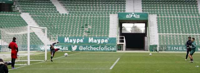 El Elche lamenta tener que jugar sin público pero entiende que prima la salud pública
