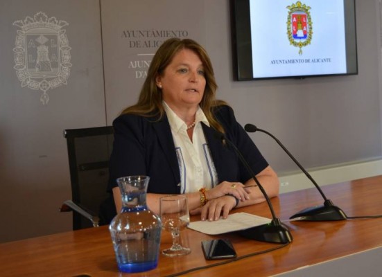 Alicante impulsa la contratación de 80 trabajadores para desbloquear las ayudas de Acción Social