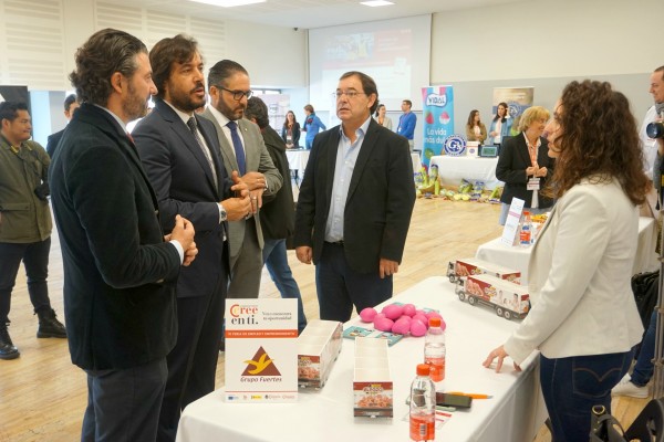 El paro juvenil cae casi el doble que el del conjunto de la población

