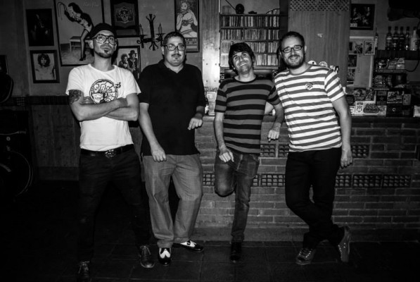 El garage-surf de Los Deformes en Benidorm: resistiendo las inclemencias de los géneros masivos