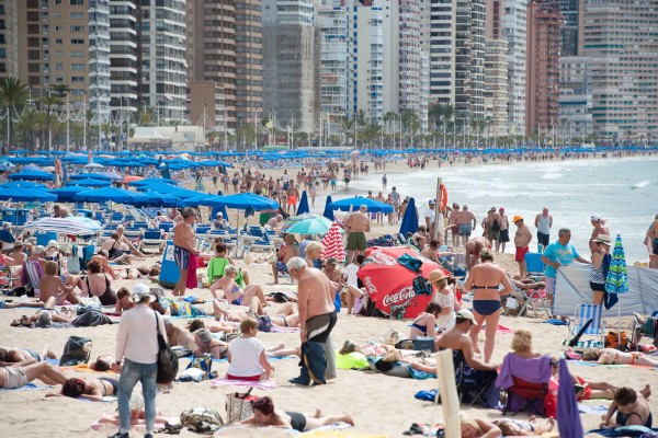 No sin mi Facebook: Vodafone refuerza la cobertura 4G para atender al récord de turistas