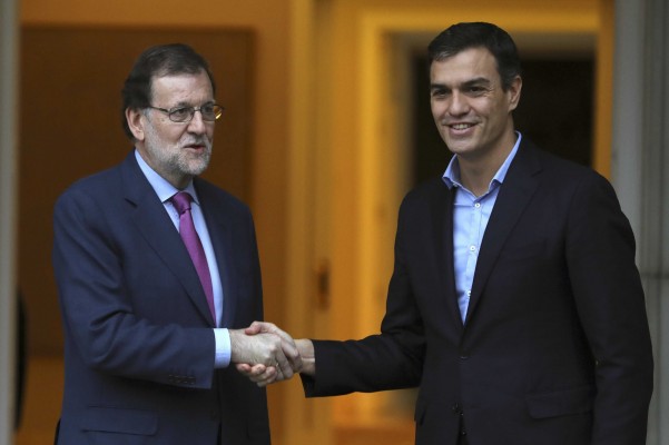 Sánchez apoya a Rajoy con en el desafío catalán, pero le pone condiciones: dialogar con el Govern  