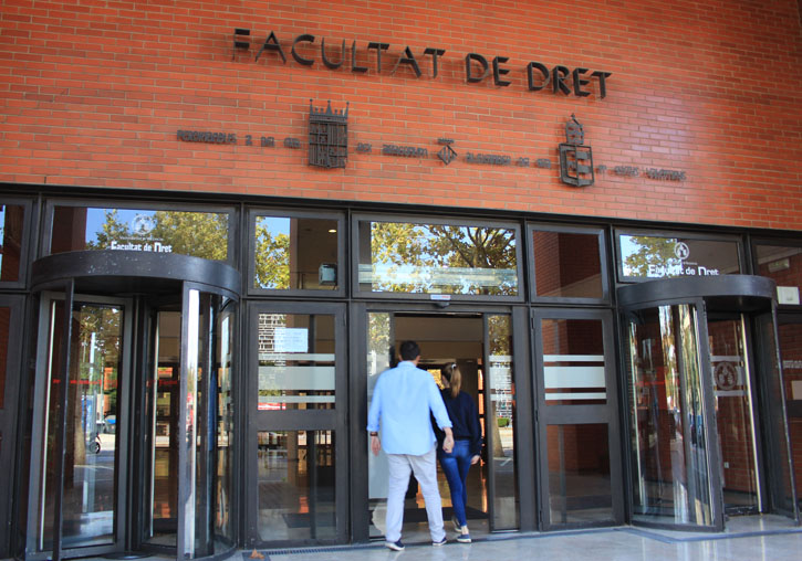 La Universitat de València estudia cerrar Derecho tras el contagio de un profesor por coronavirus
