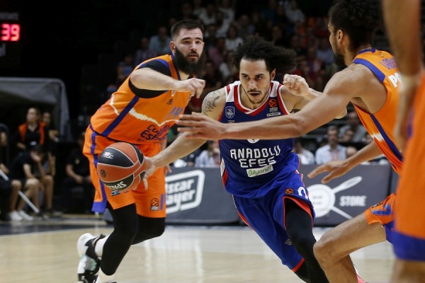 Visita a la pista del líder Anadolu Efes Istanbul