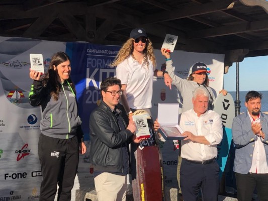 Marta Sánchez, del Club Náutico de Jávea, revalida el título de campeona de España de fórmula kite 
