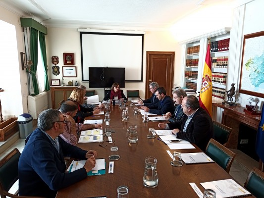El Taibilla reduce su deuda con los ayuntamientos a 2 millones y licita su suministro eléctrico por 48 