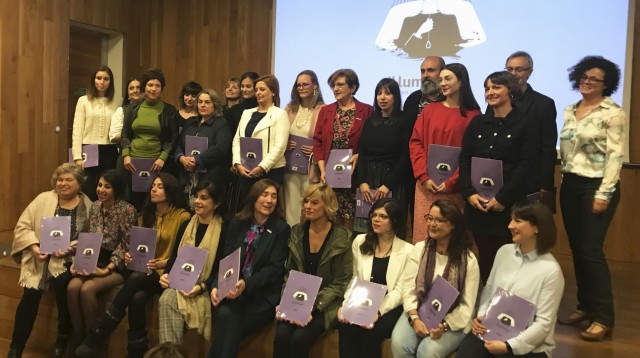 La asociación Adona't abre al público la exposición '+Il·luminades. Il·lustrant la història del feminisme'

