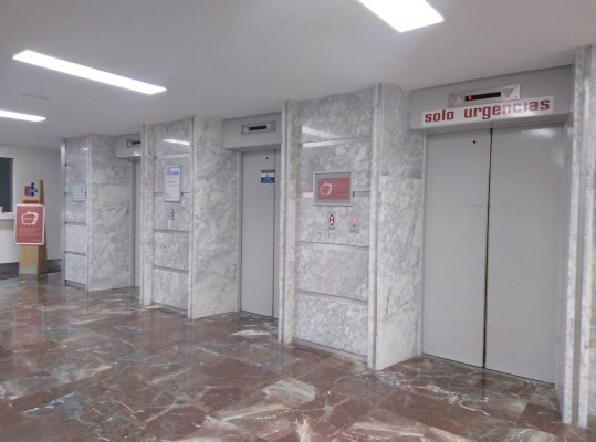 El Hospital General de Elche sustituirá los seis ascensores del edificio principal, activos desde 1976