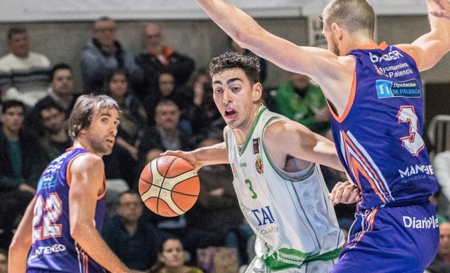 El TAU Castelló reacciona tarde ante el Palencia y pone fin a su racha de victorias (82-87)