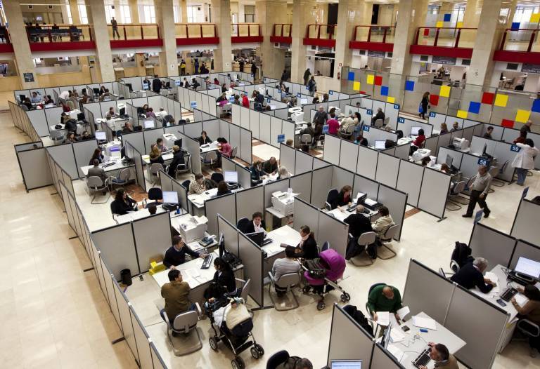 CSIF, CCOO y UGT piden que se aplique ya la subida salarial del 2% a los funcionarios valencianos