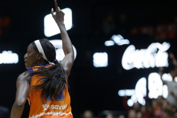 (69-54) Valencia Basket vence a Laguna Tenerife y se mete en las semifinales de la Copa