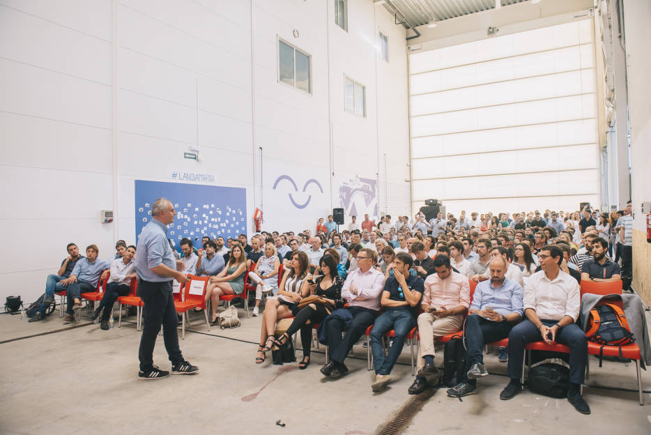 Carlos Barrabés, presidente del Grupo Barrabés, dando una conferencia. Fotos: Kike Taberner - 