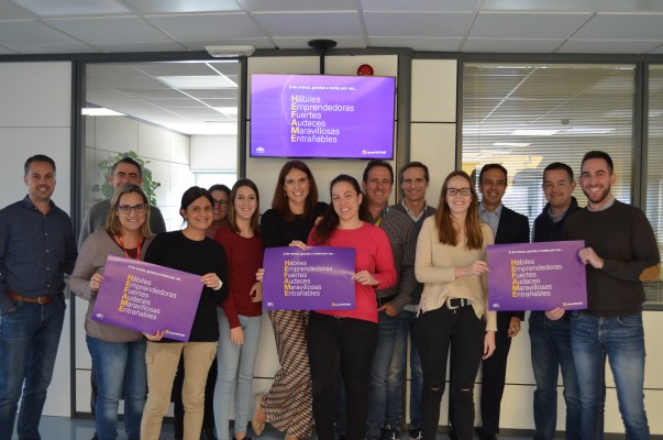 Hefame se viste de morado con la campaña ‘ELLAS son H-E-F-A-M-E’ para celebrar el día de la Mujer 