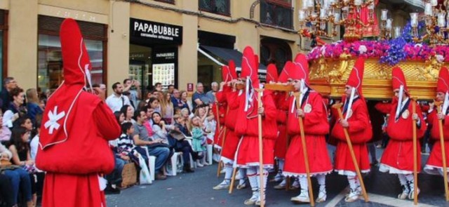 Las sillas para las procesiones y desfiles de Murcia costarán entre 2 y 7,5 euros