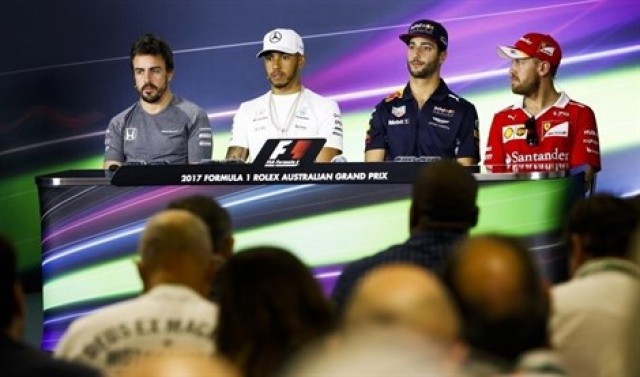 Hamilton y Vettel esquivan la posibilidad de tener a Alonso como compañero