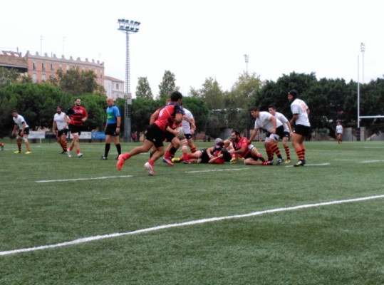 Una 'final' en La Vila y dos derbis de València con el liderato en juego
