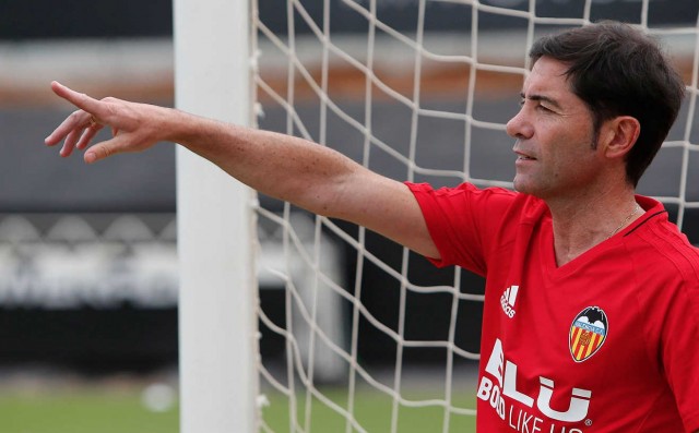 Marcelino coge el mando en el primer entrenamiento con balón