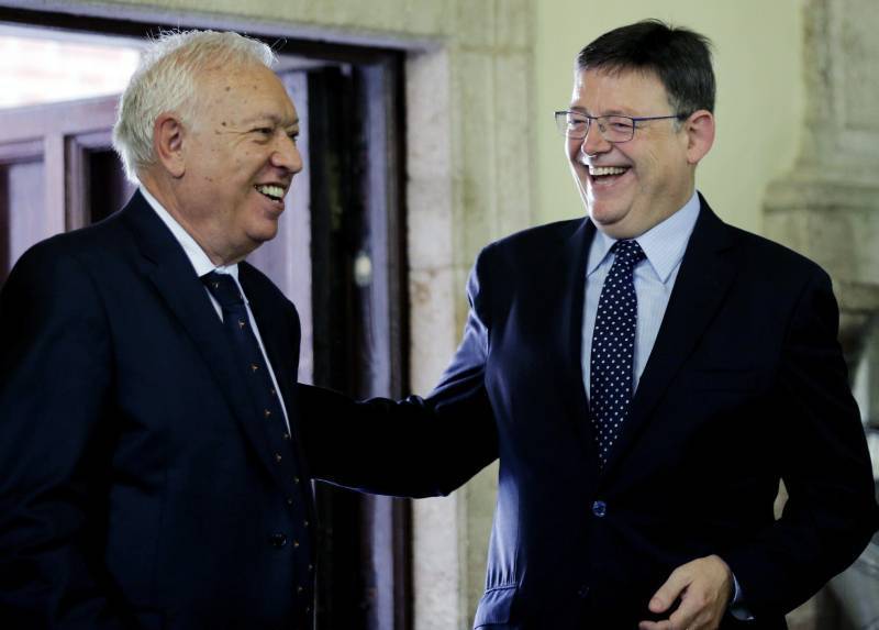 El exministro José Manuel García Margallo y el presidente de la Generalitat, Ximo Puig. Foto: EFE - 