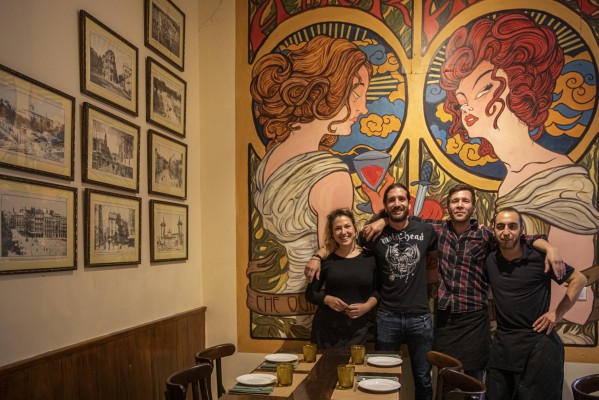Amor Amargo, la bodega que quiere resucitar la “vida de barra” en Ruzafa