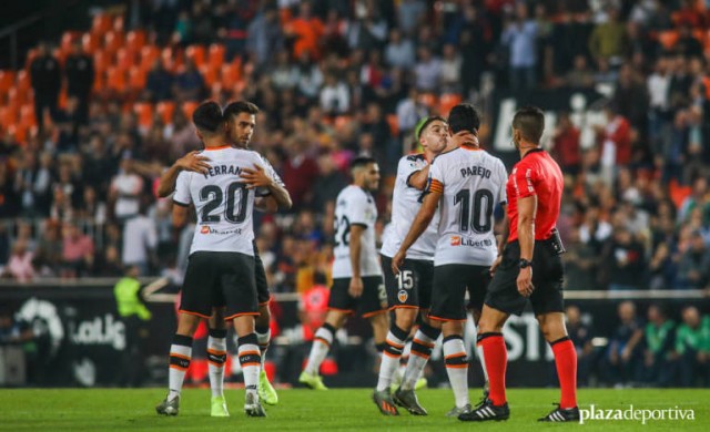 Parejo, Kondogbia y Ferran se perderán el derbi si ven la tarjeta en Vitoria
