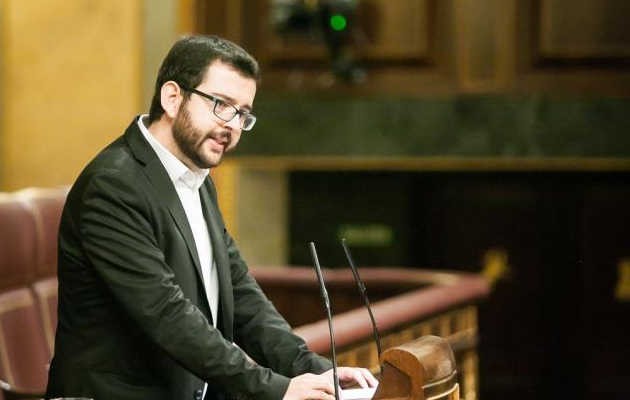 Compromís sopesa recurrir al Tribunal Constitucional los vetos del Gobierno a las proposiciones de ley 