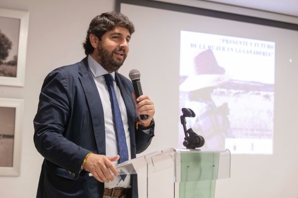 López Miras exige más ayudas a Europa para que la mujer gane peso en la agricultura