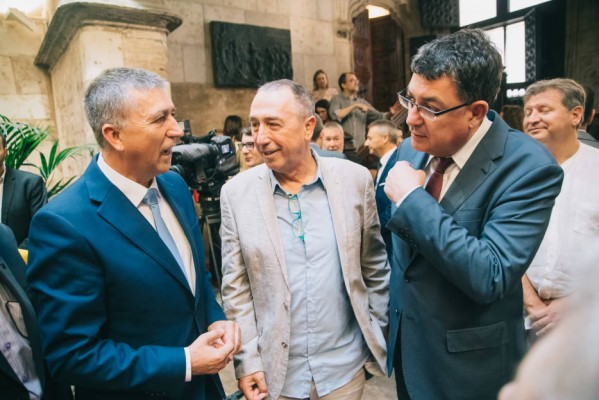 Los críticos buscan una alternativa a Micó en el Bloc y los históricos hablan de 