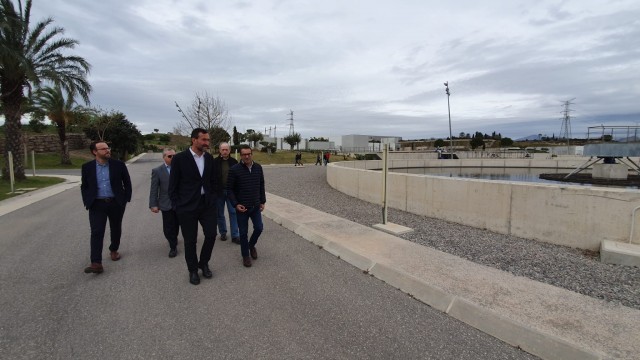 Aigües d'Elx y gobierno visitan las depuradoras de Moraira y Campello para ver las opciones con la de Algorós