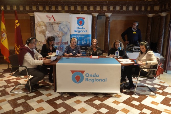 Sindicatos y autónomos debaten en la Asamblea sobre la discriminación laboral de la mujer