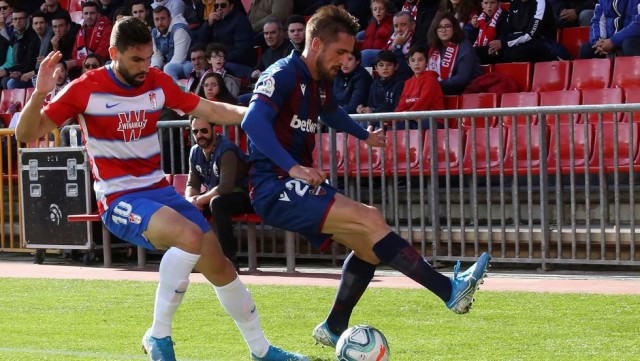 El Levante cayó en la última visita del Granada al Ciutat de València
