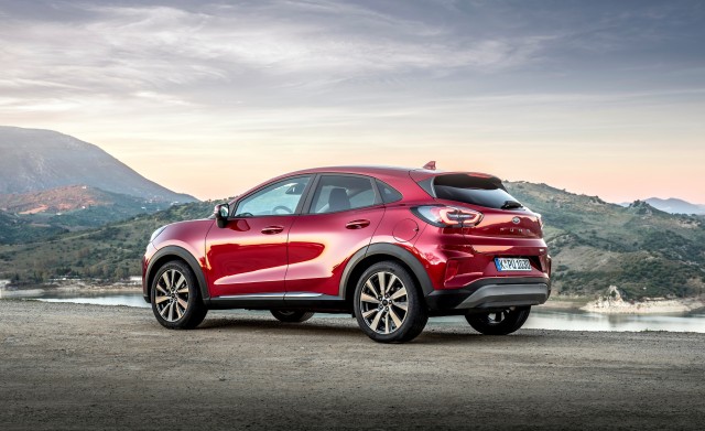 Ford entre las generalistas y Volvo de las premium son las que mejor resisten
