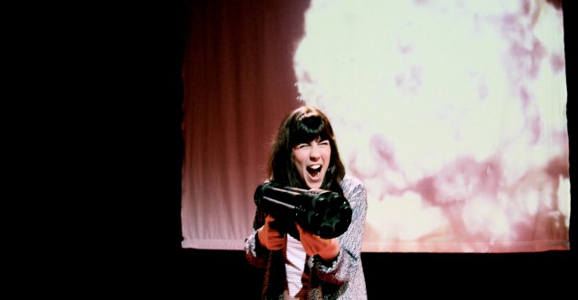 El Teatre Micalet proposa '17 simpàtiques maneres d’acabar amb el capitalisme'