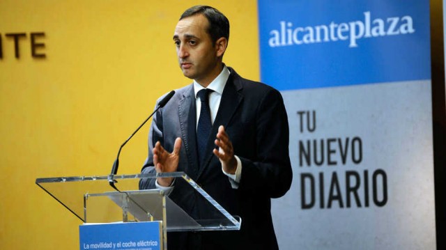 La Diputación 'se sube' al coche eléctrico: una berlina enchufable para César Sánchez