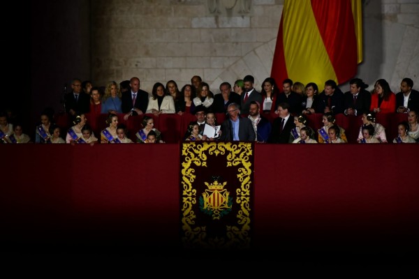 Una Crida protagonizada por el fuego y la pólvora da inicio a las Fallas de 2020