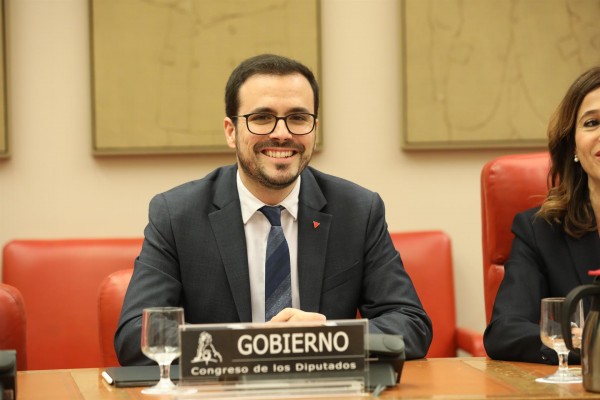 El Gobierno impulsará el etiquetado frontal y aumentará el precio en alimentos no saludables

