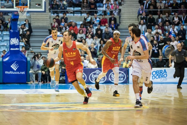 Los tres debutantes del UCAM CB, únicos jugadores del equipo con valoración negativa