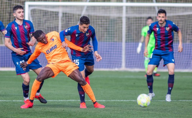 El Ebro frena al Atlético Levante