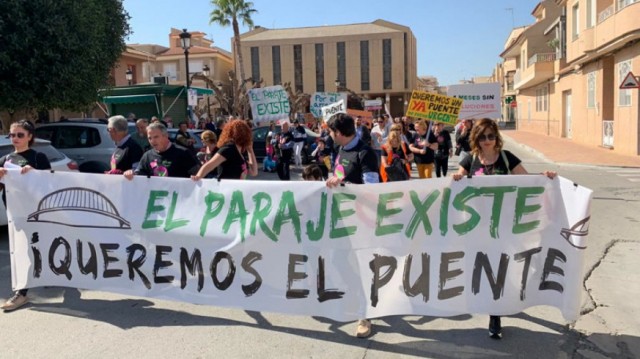 Los vecinos de Alguazas, hartos, reclaman un nuevo puente