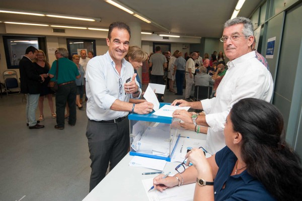 Peral gana en el PP de Alicante en unas elecciones con baja participación