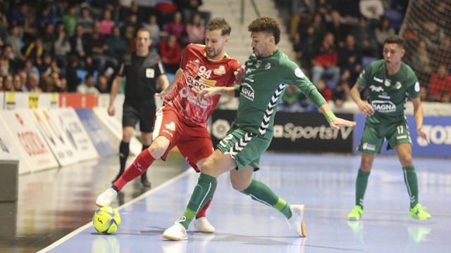 ElPozo se atasca en Pamplona tras ir 1-2 arriba y llegará a la Copa en dinámica perdedora (4-3)