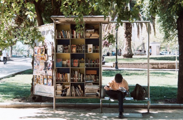 Libros que se convierten en una rampa de acceso a la vida: así funciona la lectura fácil