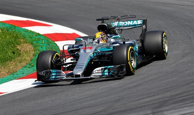 Hamilton manda en los primeros libres en Austria con Alonso en el 'Top 10'