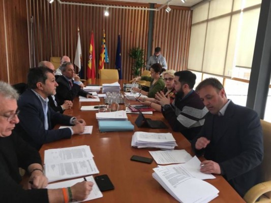 La contrata de limpieza de colegios de Alicante reclama un decreto para regular su prórroga