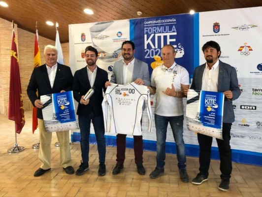 La playa de Las Salinas de Los Narejos acoge el Campeonato de España de Fórmula Kite

