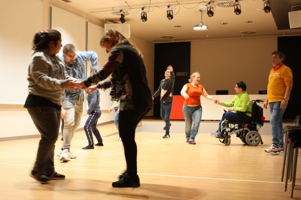 Inclusió i teatre van de la mà: l'Escola Municipal estrena 'Vivint amb diversitat'