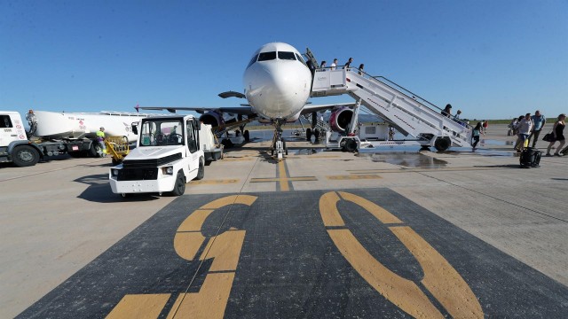 El aeropuerto promociona su oferta de vuelos ante un centenar de agencias y proveedores turísticos