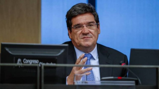 Escrivá defiende retrasar la jubilación real, manteniendo la legal en 67 años
