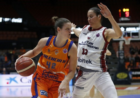 Valencia Basket deshace a triples a Gernika y amplía la historia europea hacia cuartos de final
