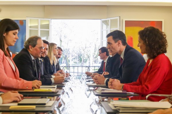 El Gobierno y la Generalitat catalana acuerdan que la mesa se reúna una vez al mes 