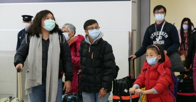Las farmacias demandan 80.000 mascarillas al día, los fabricantes solo suministran un máximo de 12.000